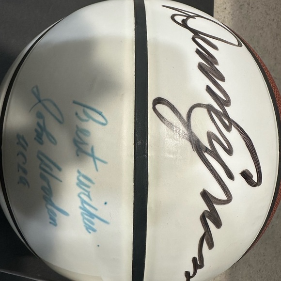 Basketball signed by Denny Crum and John Wooden (JSA Authenticated) - Picture 4 of 4